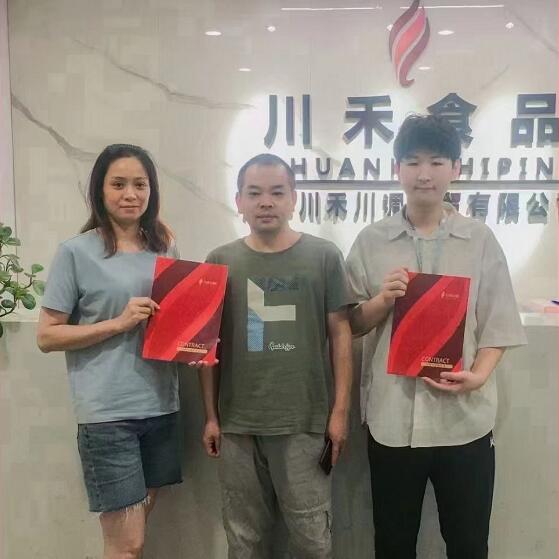恭喜無(wú)錫馮總簽約川禾食品廠(chǎng)火鍋串串底料批發(fā)合作